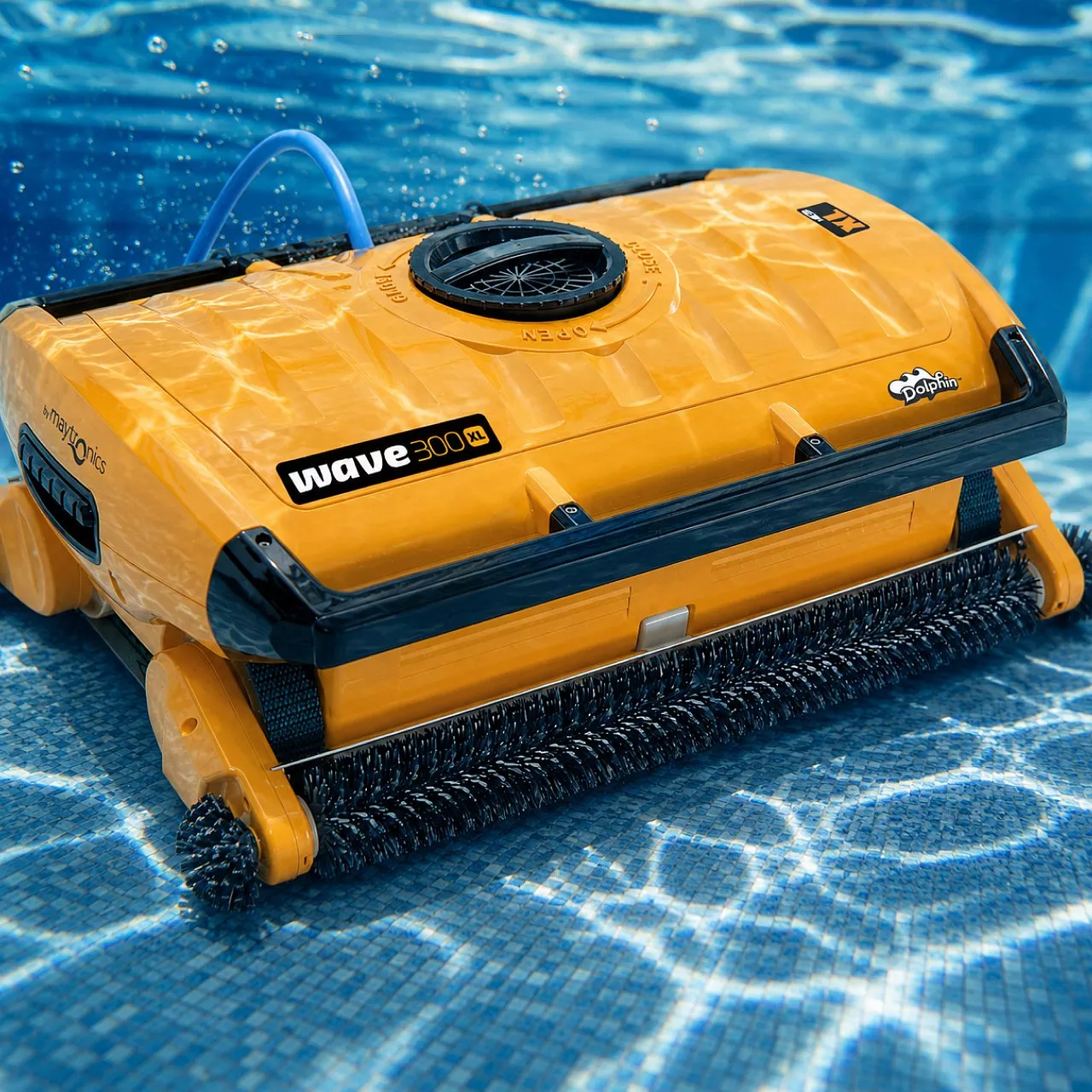 Робот-пылесос для бассейна DOLPHIN WAVE 300 XL: бассейн до 60 метров; любое покрытие; очистка дна, стен и ватерлинии
